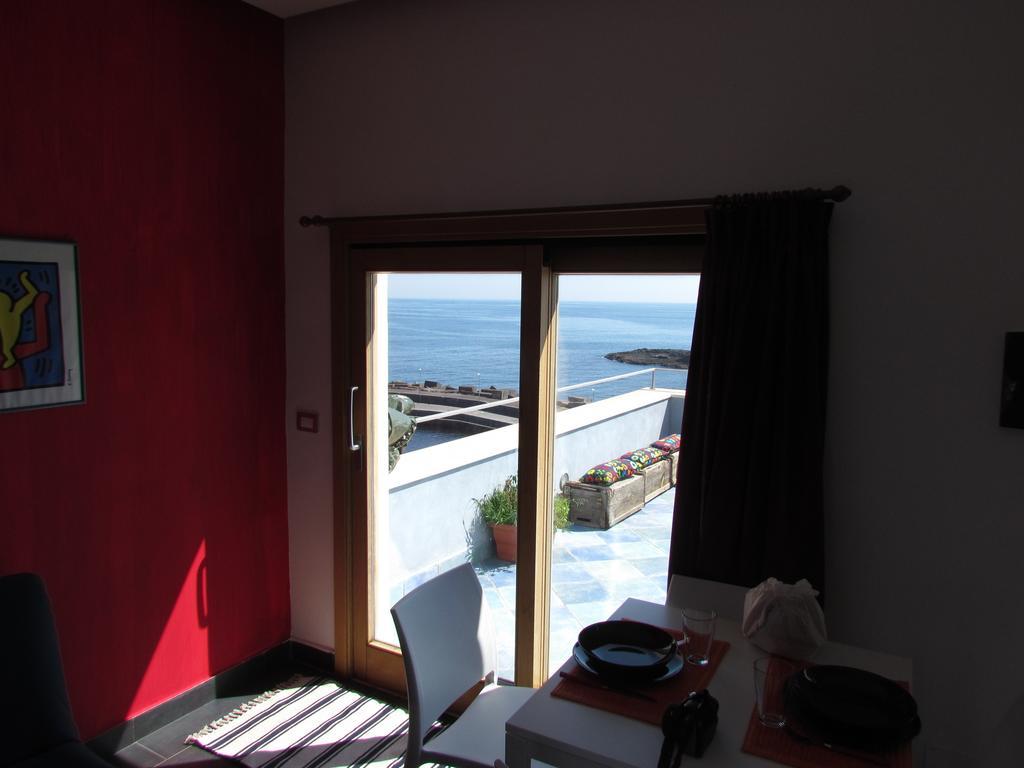La Terrazza Sul Mare Bed & Breakfast Aci Castello Luaran gambar